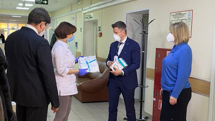 Победитель конкурса «Лидеры России» передал врачам Мосрентгена респираторы и защитные костюмы