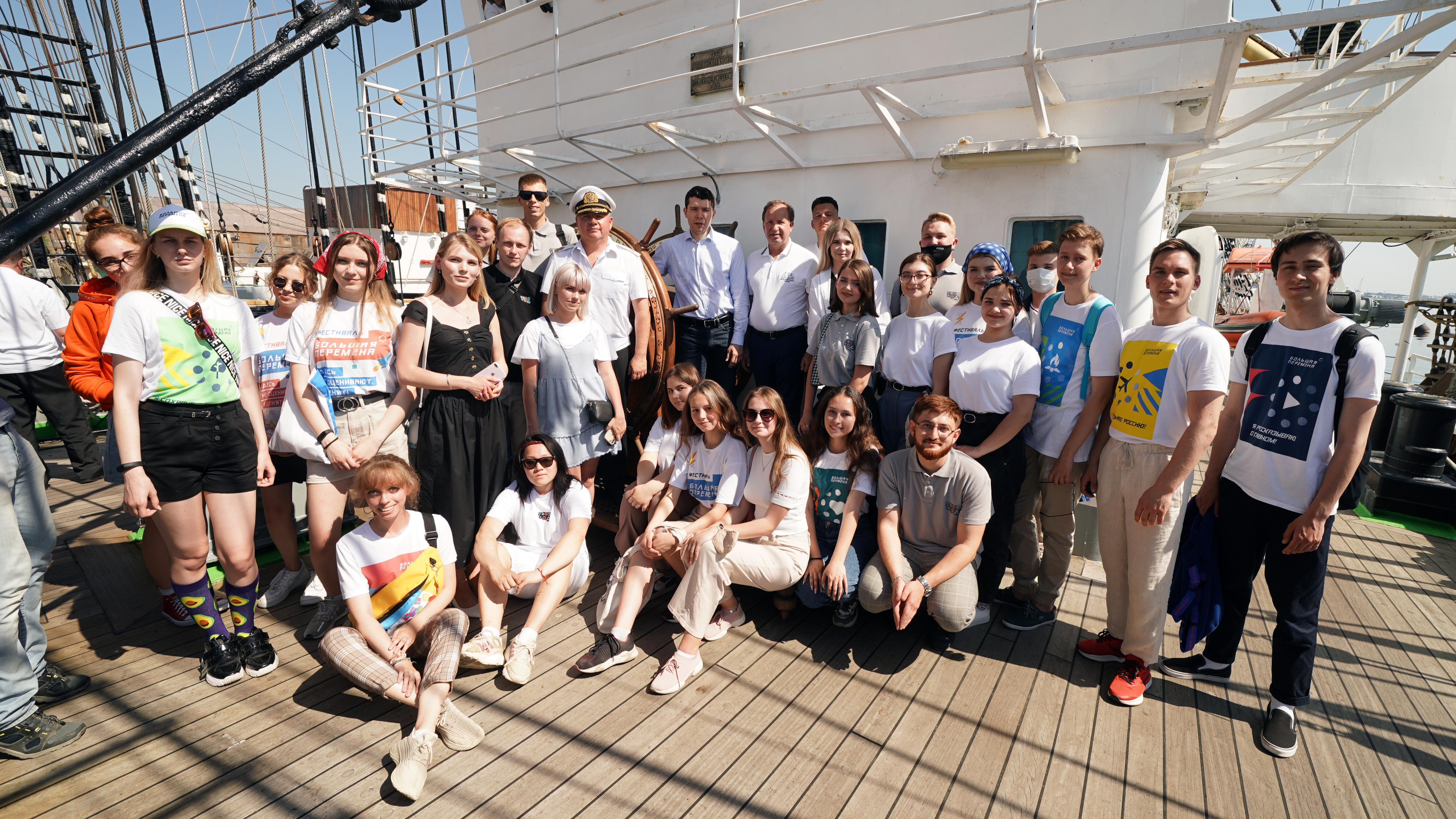 Антон Алиханов провёл экскурсию на барке «Крузенштерн» для школьников и студентов в рамках проекта, организованного Российским обществом «Знание»