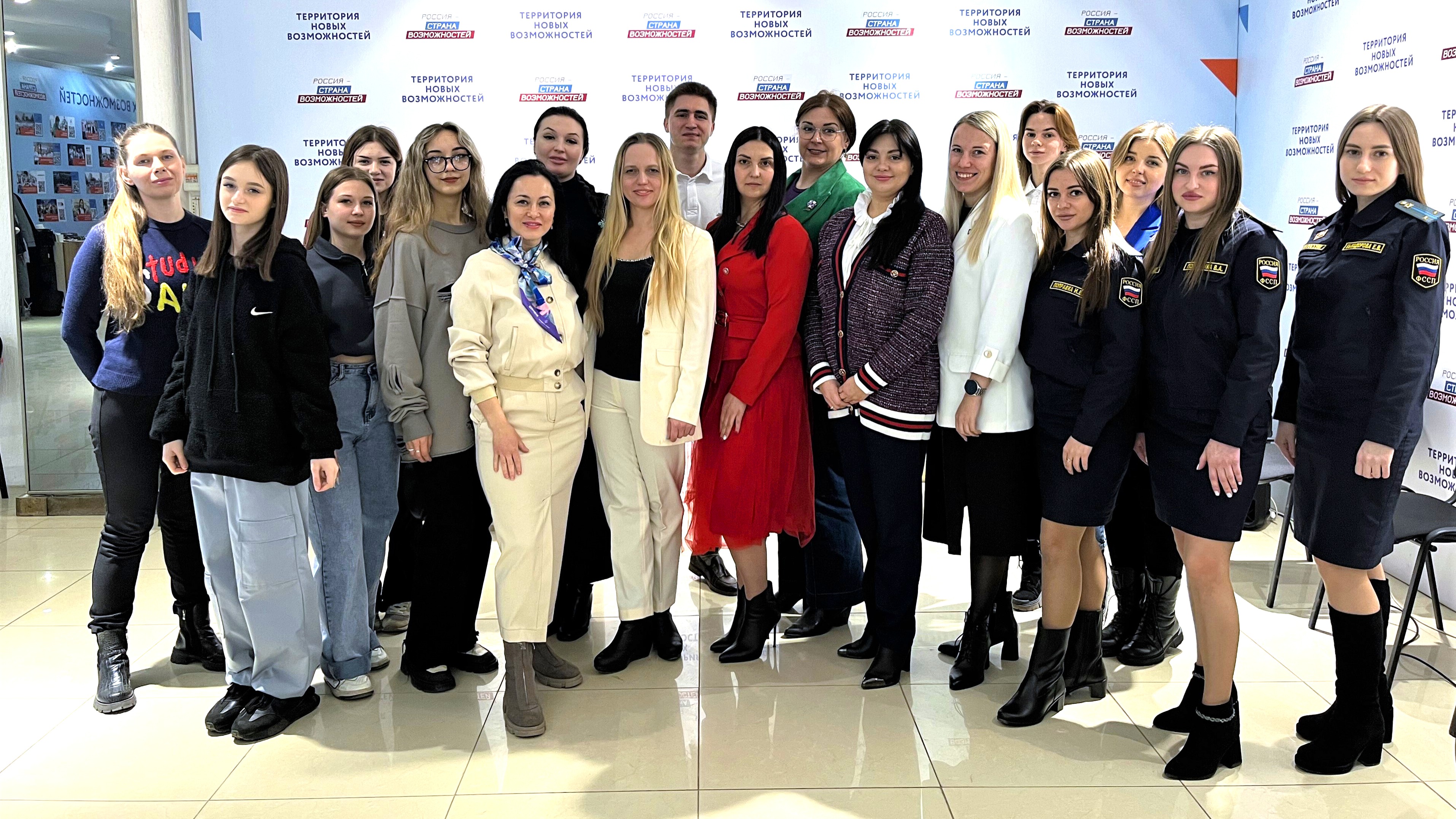 Как сделать семью сплоченной: для женщин Донбасса провели мастер-класс накануне 8 Марта 