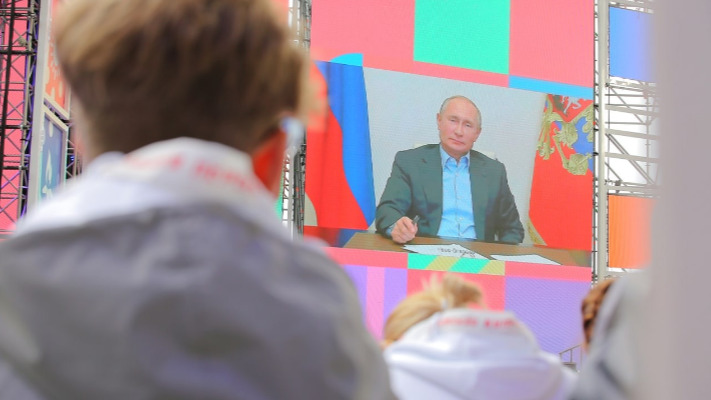 Владимир Путин встретился в онлайн-формате с финалистами конкурса «Большая перемена» и отметил, что проект должен стать ежегодным