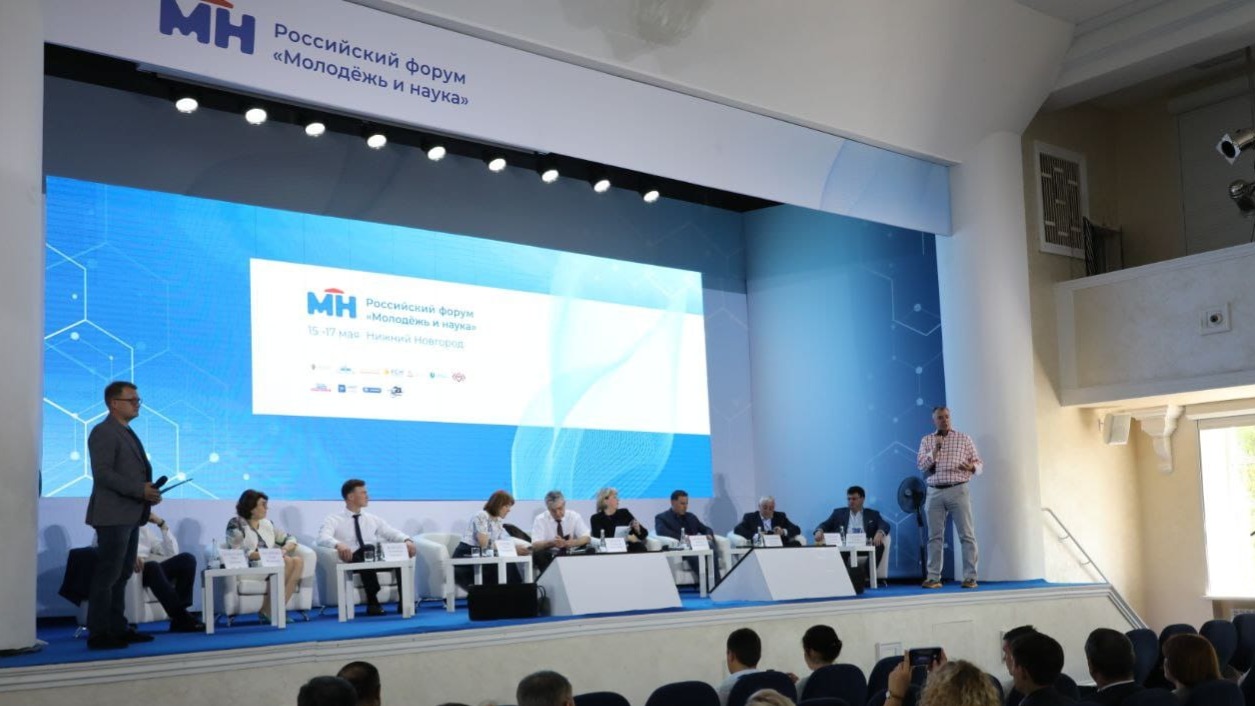 Траекторию развития молодых ученых в России обсудили на панельной дискуссии "Doing science: наука молодых" в Нижнем Новгороде